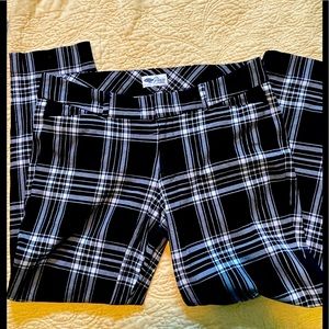 Old Navy Pixie Cropped Capris